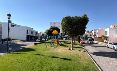 CASA EN RENTA EN RESIDENCIAL ALTA VISTA (3 RECAMARAS)