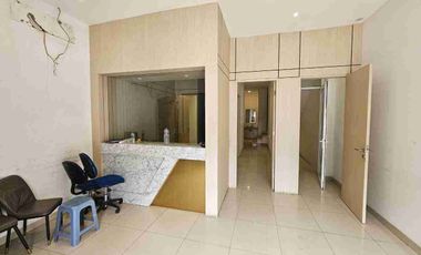 disewakan ruko pik 5 lantai pinggir jalan raya cocok untuk office ( tinggal pakai sudah full furnish )