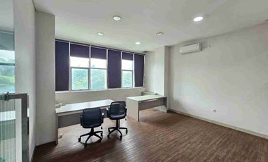 disewakan ruko pik 5 lantai pinggir jalan raya cocok untuk office ( tinggal pakai sudah full furnish )