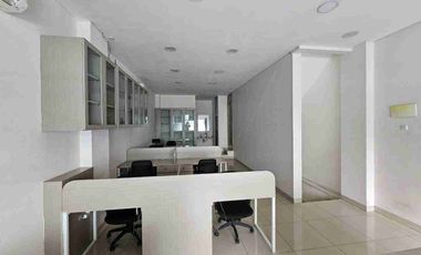 disewakan ruko pik 5 lantai pinggir jalan raya cocok untuk office ( tinggal pakai sudah full furnish )