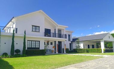 SOÑADA CASA ESTILO “FARM HOUSE” DE VENTA EN PUEMBO!!