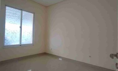 Rumah Cantik di Green Lake City, Cluster Amerika Latin, Tangerang