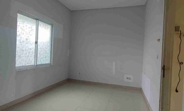 Rumah Cantik di Green Lake City, Cluster Amerika Latin, Tangerang