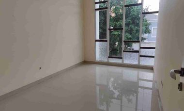 Rumah Cantik di Green Lake City, Cluster Amerika Latin, Tangerang