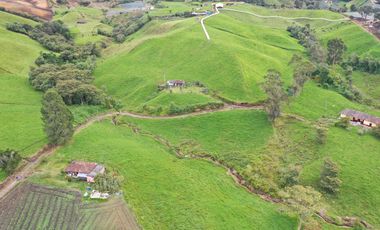 ¡ FINCA IDEAL PARA INVERTIR ! 5 CUADRAS EN LA UNION