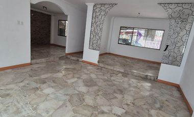 Departamento en Alquiler en Urdesa Norte,  Planta Baja,  4 Habitaciones, 3 Baños, Garaje,  Norte de Guayaquil.