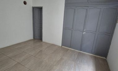 Departamento en Alquiler en Urdesa Norte,  Planta Baja,  4 Habitaciones, 3 Baños, Garaje,  Norte de Guayaquil.