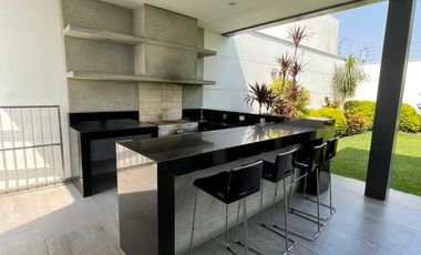 Casa Moderna de Dos plantas en Condominio Privado de 3 Casas