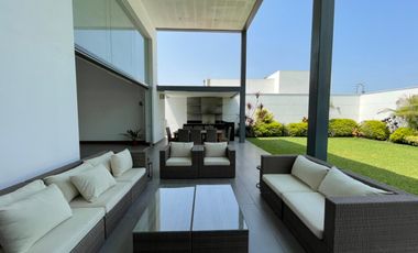 Casa Moderna de Dos plantas en Condominio Privado de 3 Casas