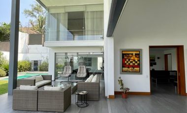 Casa Moderna de Dos plantas en Condominio Privado de 3 Casas