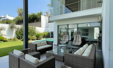 Casa Moderna de Dos plantas en Condominio Privado de 3 Casas