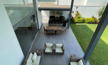 Casa Moderna de Dos plantas en Condominio Privado de 3 Casas