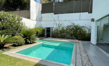 Casa Moderna de Dos plantas en Condominio Privado de 3 Casas
