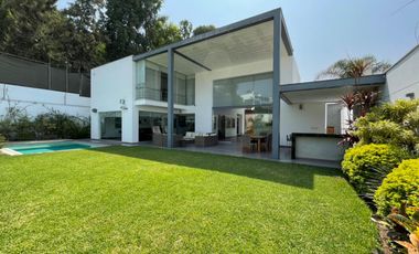 Casa Moderna de Dos plantas en Condominio Privado de 3 Casas