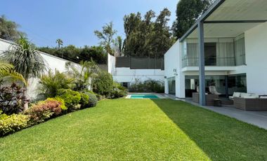 Casa Moderna de Dos plantas en Condominio Privado de 3 Casas