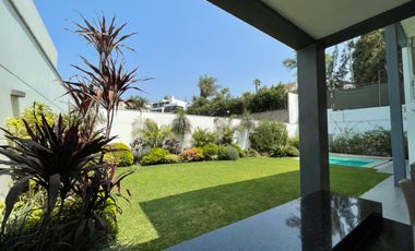 Casa Moderna de Dos plantas en Condominio Privado de 3 Casas