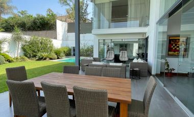 Casa Moderna de Dos plantas en Condominio Privado de 3 Casas