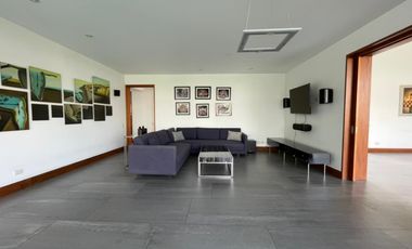 Casa Moderna de Dos plantas en Condominio Privado de 3 Casas