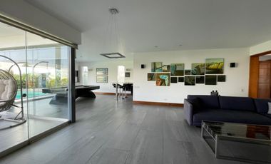 Casa Moderna de Dos plantas en Condominio Privado de 3 Casas