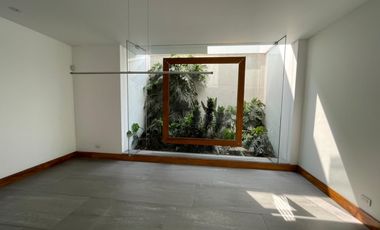 Casa Moderna de Dos plantas en Condominio Privado de 3 Casas
