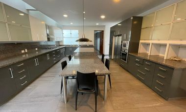 Casa Moderna de Dos plantas en Condominio Privado de 3 Casas