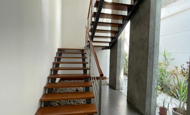 Casa Moderna de Dos plantas en Condominio Privado de 3 Casas