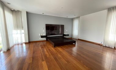 Casa Moderna de Dos plantas en Condominio Privado de 3 Casas