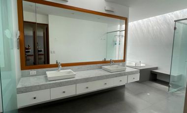 Casa Moderna de Dos plantas en Condominio Privado de 3 Casas