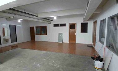 lantai besemrnt di sewakan diarea komplek Ciganjur