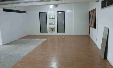 lantai besemrnt di sewakan diarea komplek Ciganjur