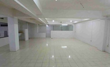 lantai besemrnt di sewakan diarea komplek Ciganjur