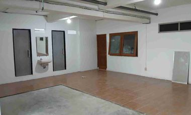 lantai besemrnt di sewakan diarea komplek Ciganjur