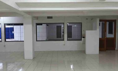 lantai besemrnt di sewakan diarea komplek Ciganjur