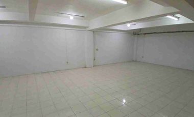 lantai besemrnt di sewakan diarea komplek Ciganjur