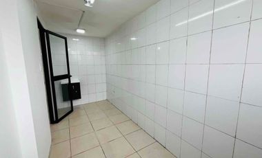 RENTO, Local Mega Comercial en Plaza en Calle principal más de 10 parqueos