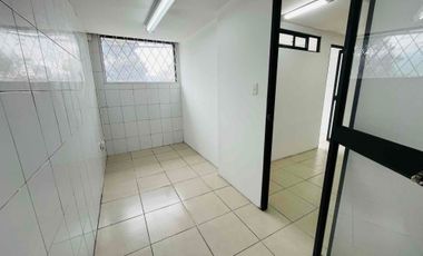 RENTO, Local Mega Comercial en Plaza en Calle principal más de 10 parqueos