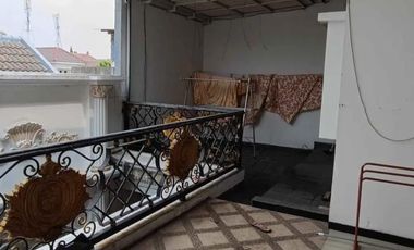 Dijual Rumah Harga Rugi Mewah 2 Lantai Dekat Masjid Al Akbar Kawasan Premium Di Perum. Kebonsari Elveka Surabaya