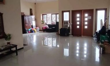 Dijual Rumah Harga Rugi Mewah 2 Lantai Dekat Masjid Al Akbar Kawasan Premium Di Perum. Kebonsari Elveka Surabaya