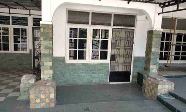 Rumah Bertingkat Di Belakang