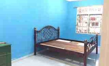 Rumah Bertingkat Di Belakang