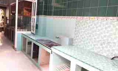 Rumah Bertingkat Di Belakang