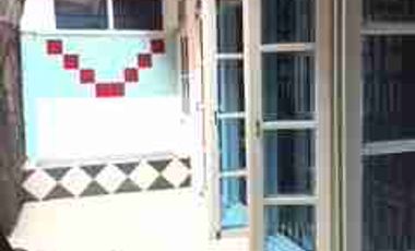 Rumah Bertingkat Di Belakang