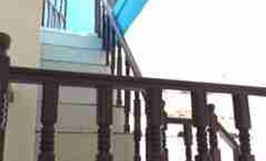 Rumah Bertingkat Di Belakang