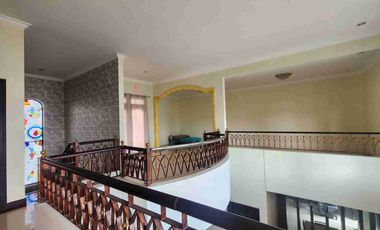 RUMAH MEWAH 2 LANTAI -BADAK AGUNG RENON