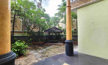 RUMAH MEWAH 2 LANTAI -BADAK AGUNG RENON