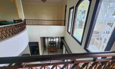 RUMAH MEWAH 2 LANTAI -BADAK AGUNG RENON