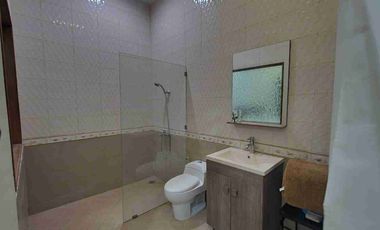 RUMAH MEWAH 2 LANTAI -BADAK AGUNG RENON