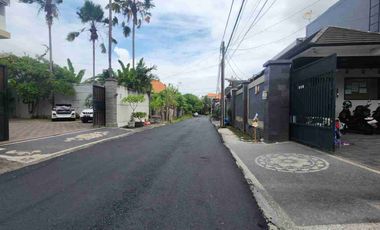 RUMAH MEWAH 2 LANTAI -BADAK AGUNG RENON