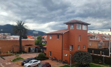 Espectacular Casa Campestre en Chía – Vivenza | 200m² | Sin HipotecaDescripción:Disfrute de la tranquilidad y el confort en esta hermosa casa exterior