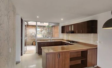 Espectacular Casa Campestre en Chía – Vivenza | 200m² | Sin HipotecaDescripción:Disfrute de la tranquilidad y el confort en esta hermosa casa exterior